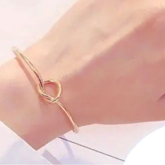 NWT GEOMETRIC KNOTTED CUFF BANGLE BRACELET — GOLD - Picture 1 of 2